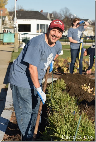 2018 11 7 Gen Gardeners Replanting Tulips 039