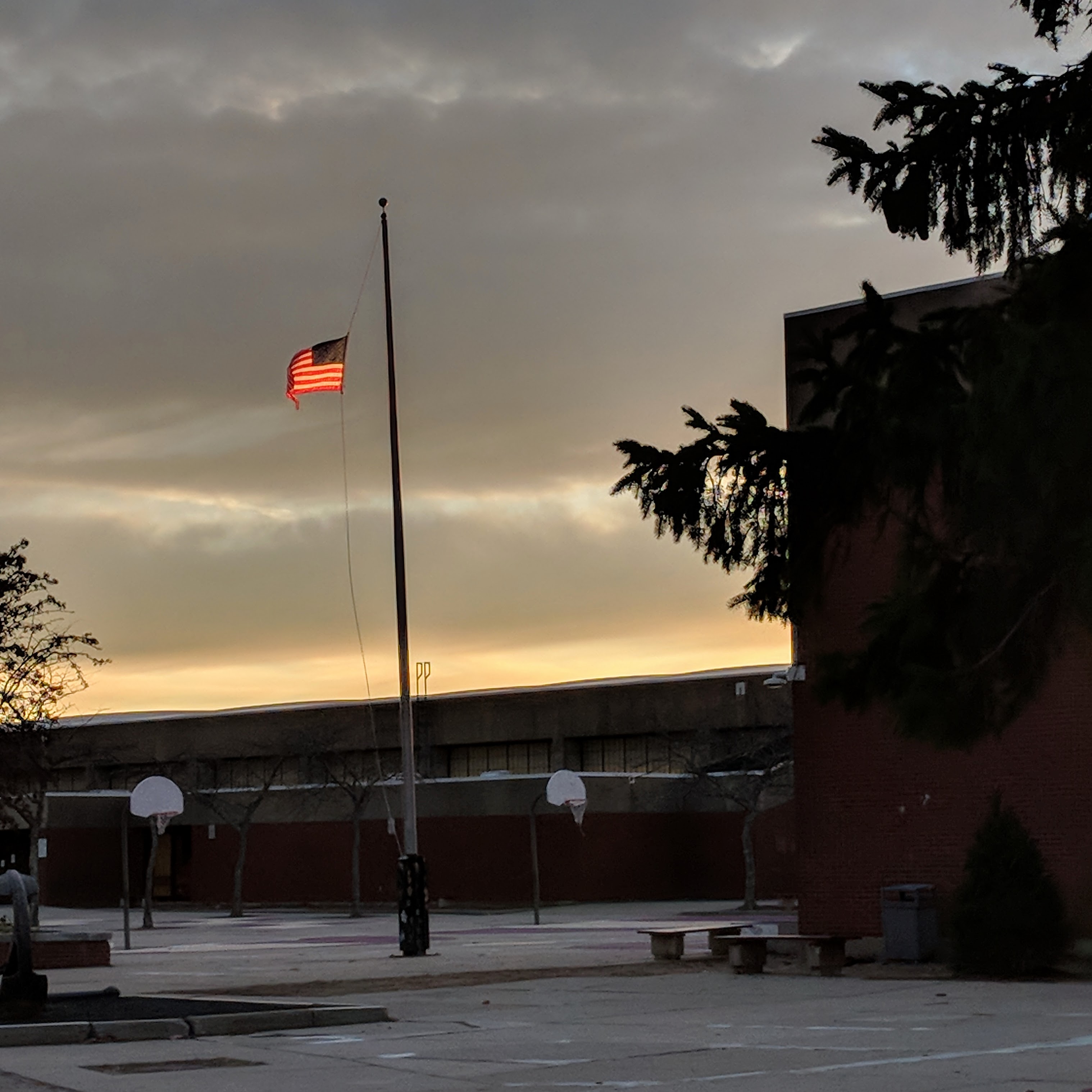 OMaley flag_winter light_20181129_©c ryan