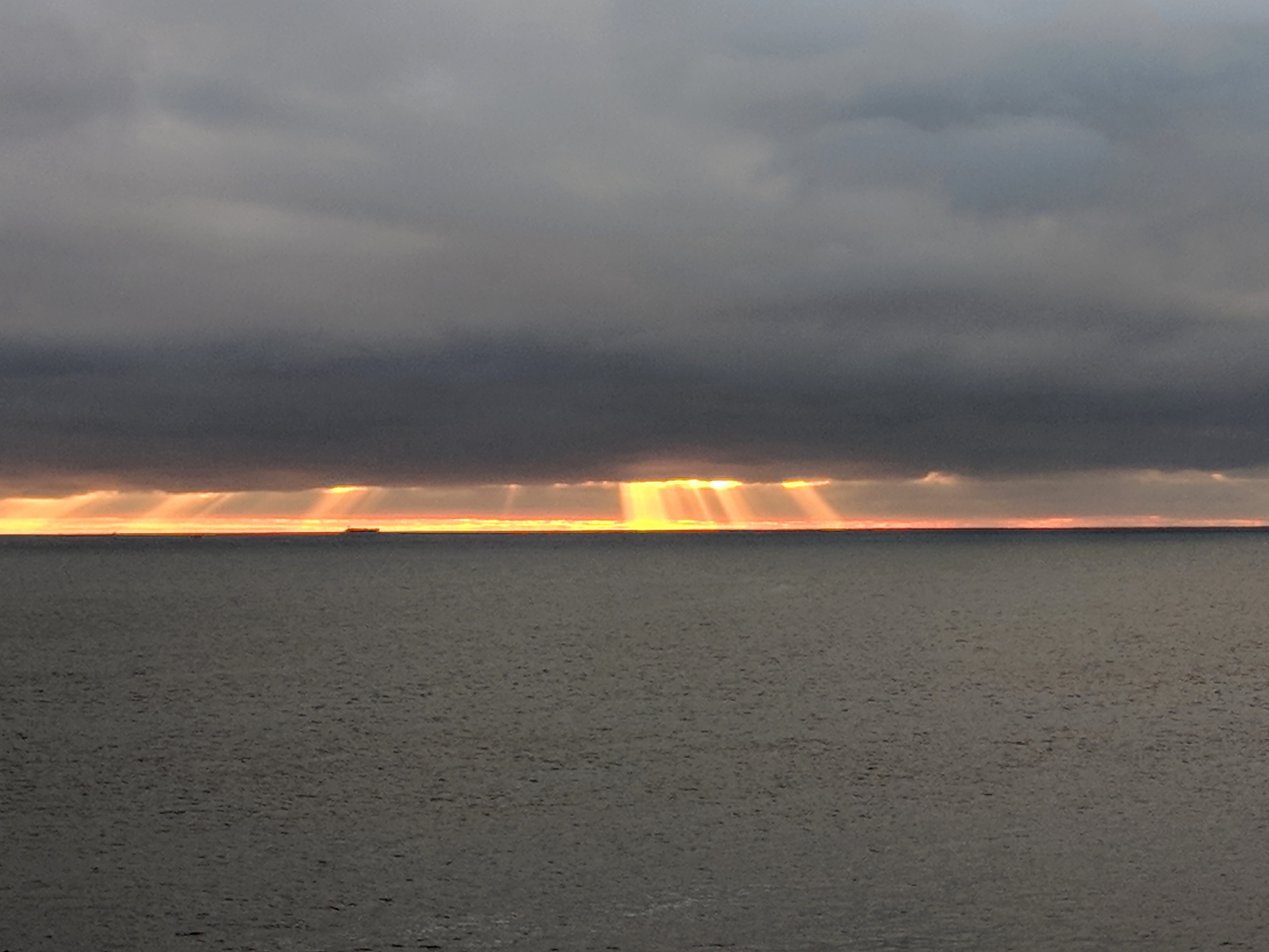 November daybreak_ship on horizon_20181201_©c ryan