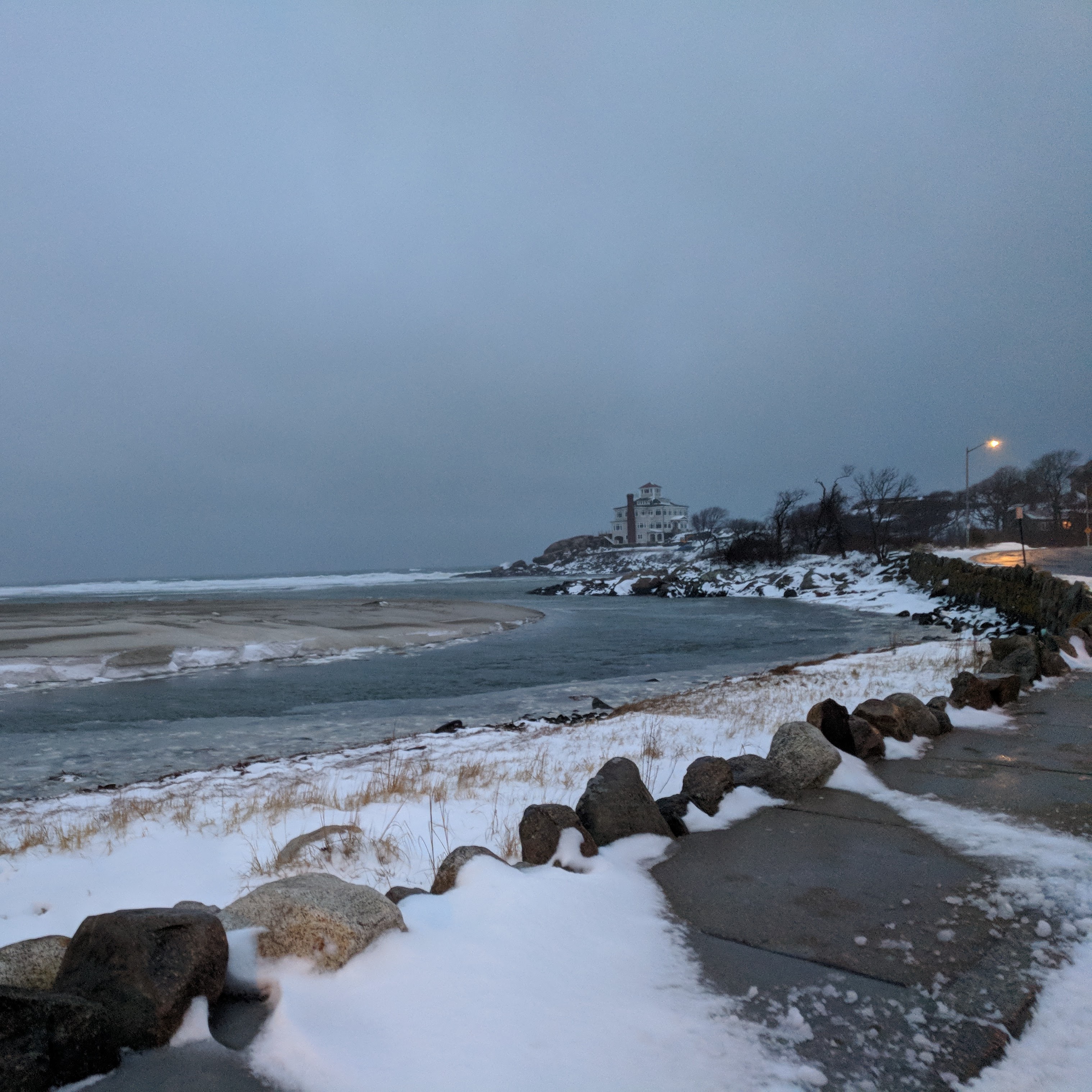 tide rising good harbor beach first winter storm spotty snow drifts_20190120_© catherine ryan