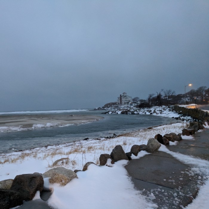 tide rising good harbor beach first winter storm spotty snow drifts_20190120_© catherine ryan