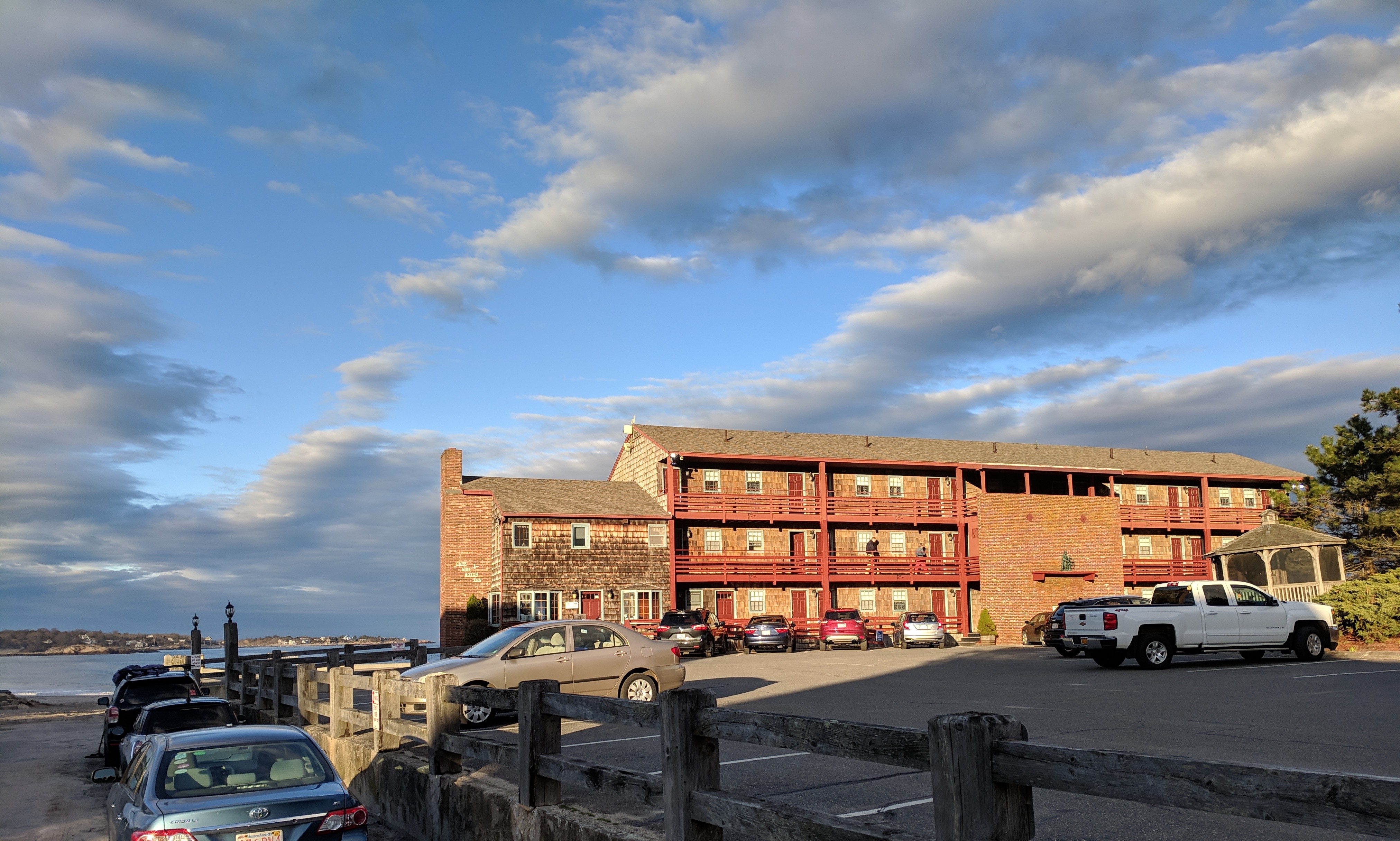 Cape Ann Motor Inn big sky april_20190424_© c ryan.jpg