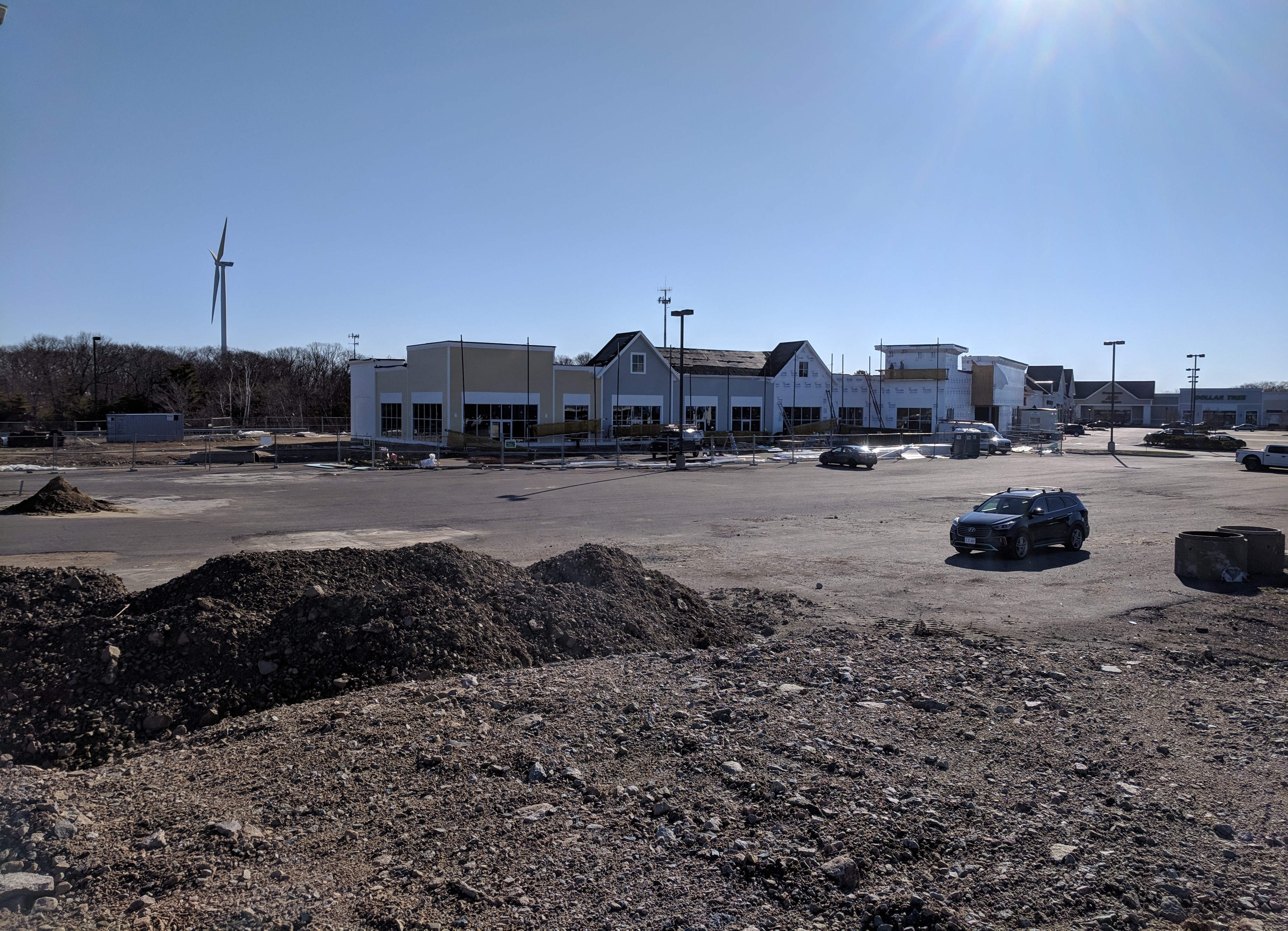 Gloucester Crossing construction moving along_20190417_© c ryan.jpg