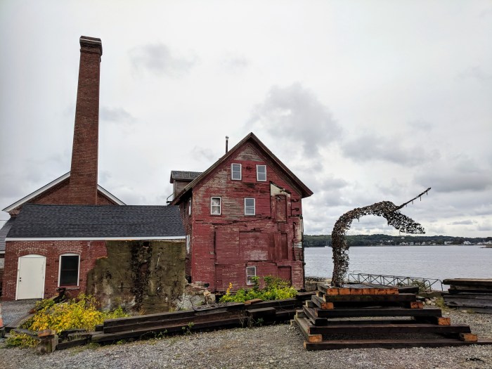 Paint Factory Ocean Alliance_20180928_ Goetemann artist Deborah Redwood Whale in process public art_Glouc MA©catherine ryan