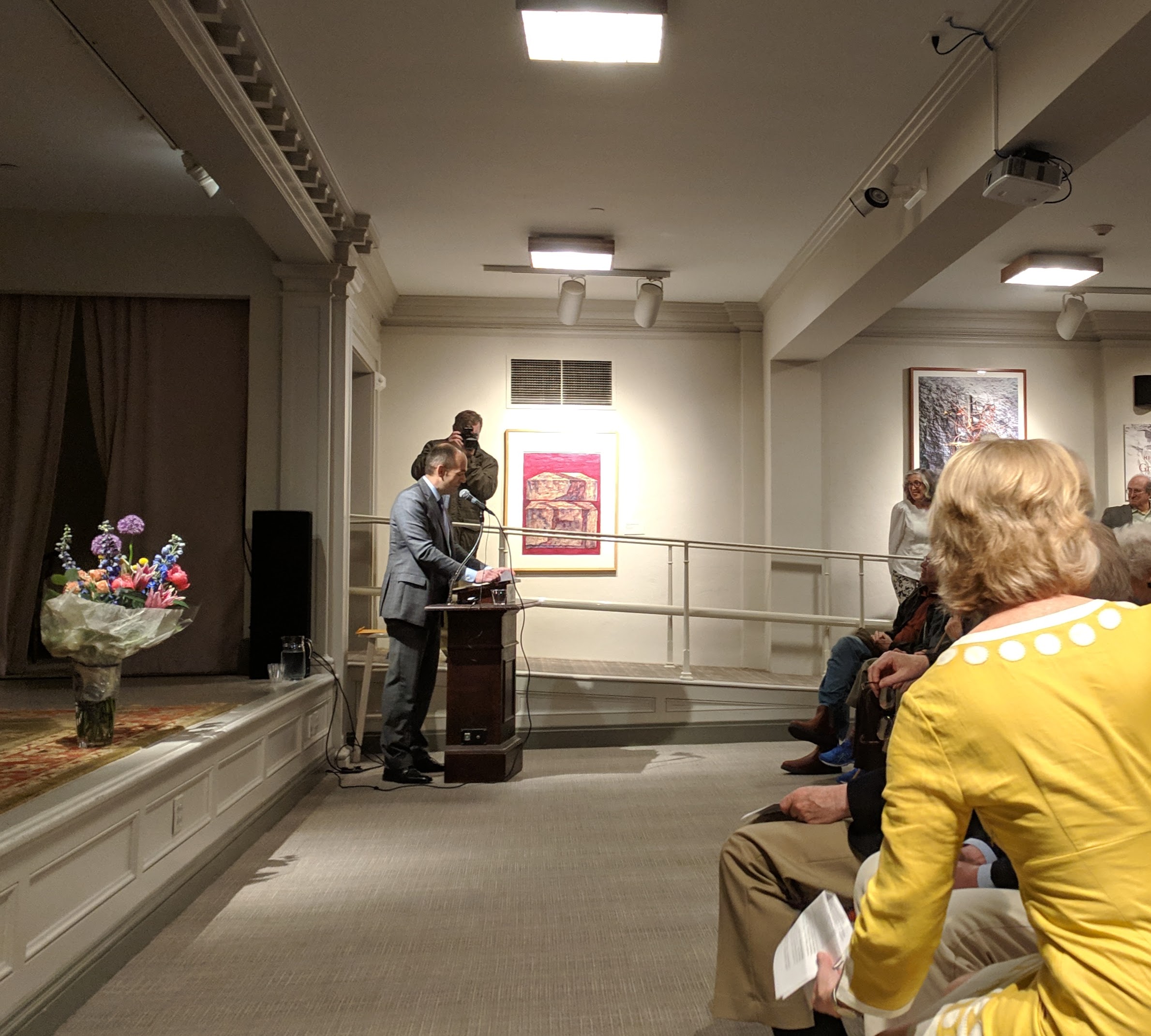 Ronda helping someone find a seat during her intro_20190504_Cape Ann Museum © c ryan
