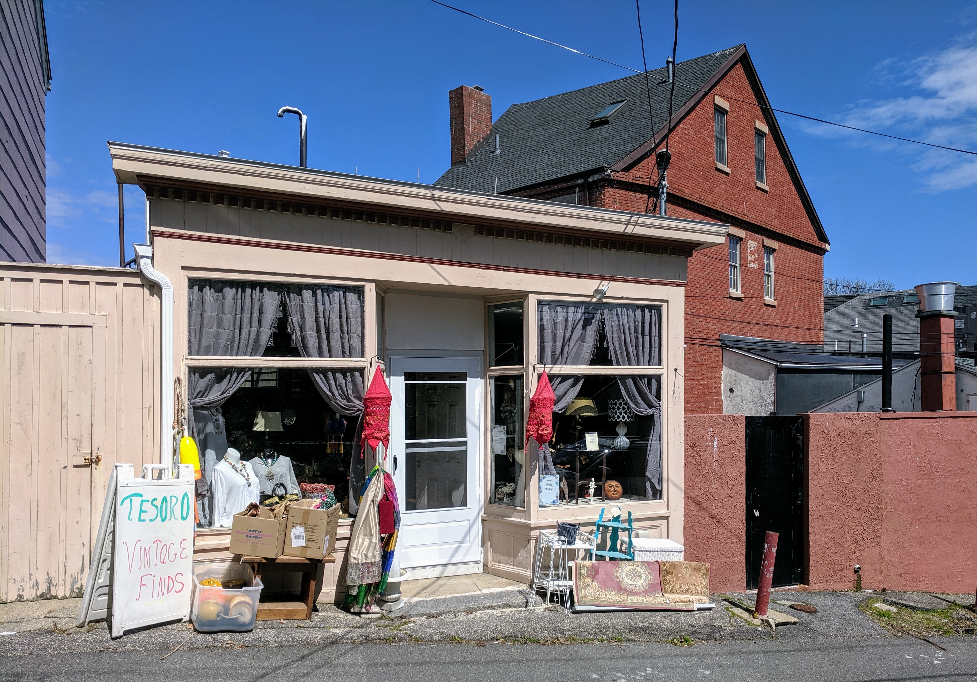 Tesoro Vintage Finds_Gloucester West End Main Street_20190516_© c ryan.jpg