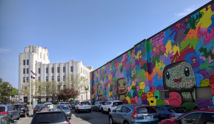 Lynn murals_AT&T building_20180515_©c ryan.jpg