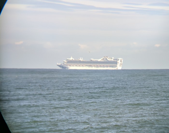 cruiseship off shore near Thacher _20190907_©c ryan.jpg