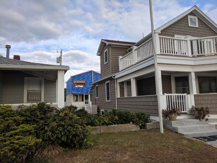 construction behind 28 Long Beach front row cottage_Oct 2019 photograph©c ryan