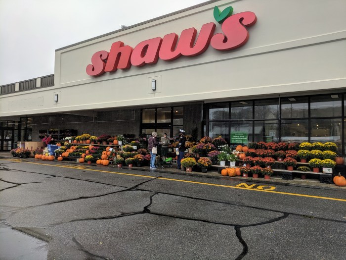 generous local businesses let community groups fundraise_this one support GHS JROTC _20191012_©c ryan.jpg