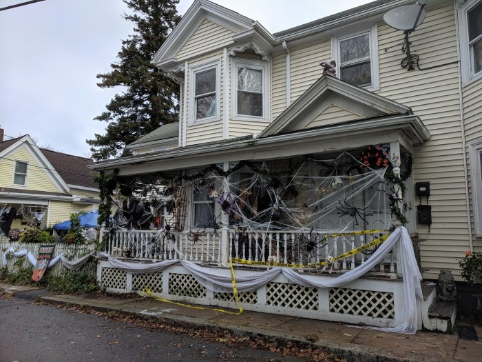 Gloucester MA house festooned with spiders Halloween spirit_20191028_©c ryan