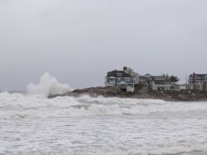 Old faithful_20191011_Gloucester MA_October nor'easter day 2 ©c ryan.jpg