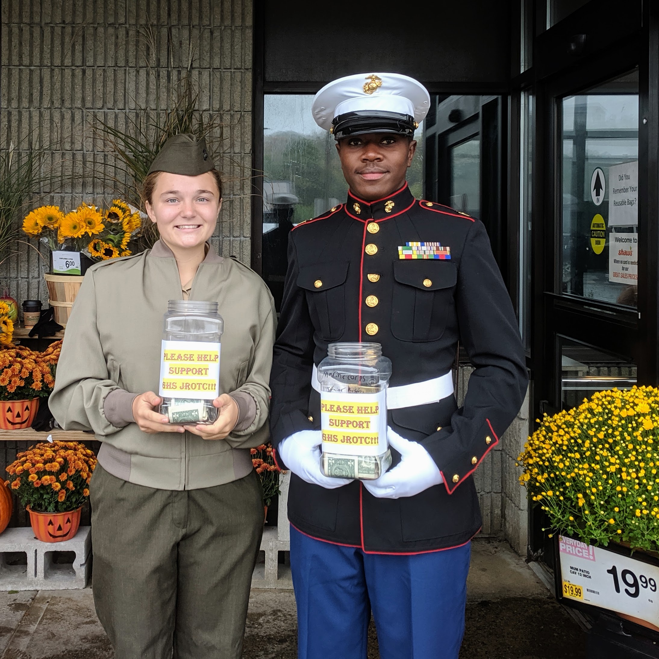Willow _Emmanuel_GHS JROTC cadets fundraising and community outreach _ Shaws Eastern Avenue Gloucester MA_20191012 © c ryan.jpg