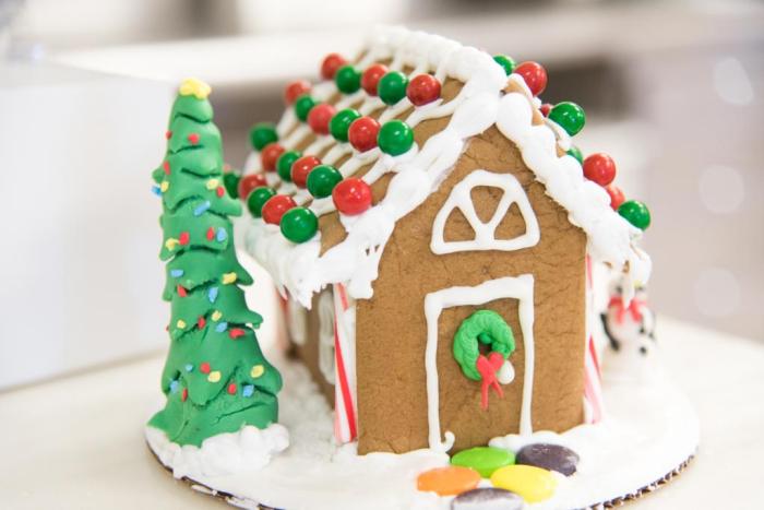 gingerbread-house-cover-1-l