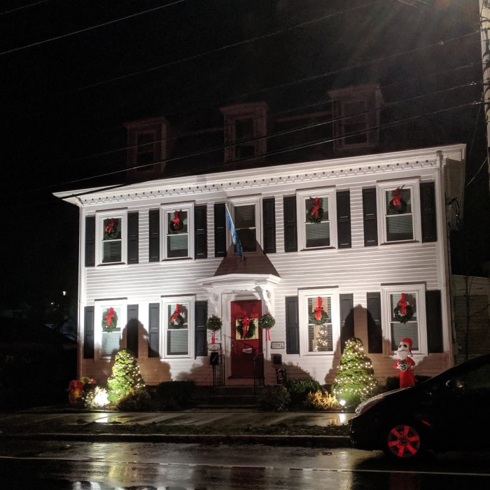 Wreaths at night Gloucester MA decorated homes ©c ryan.jpg