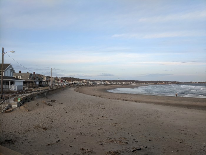60 degrees in January! balmy breezy Long Beach Gloucester Ma Rockport Ma_20200111_© c ryan.jpg