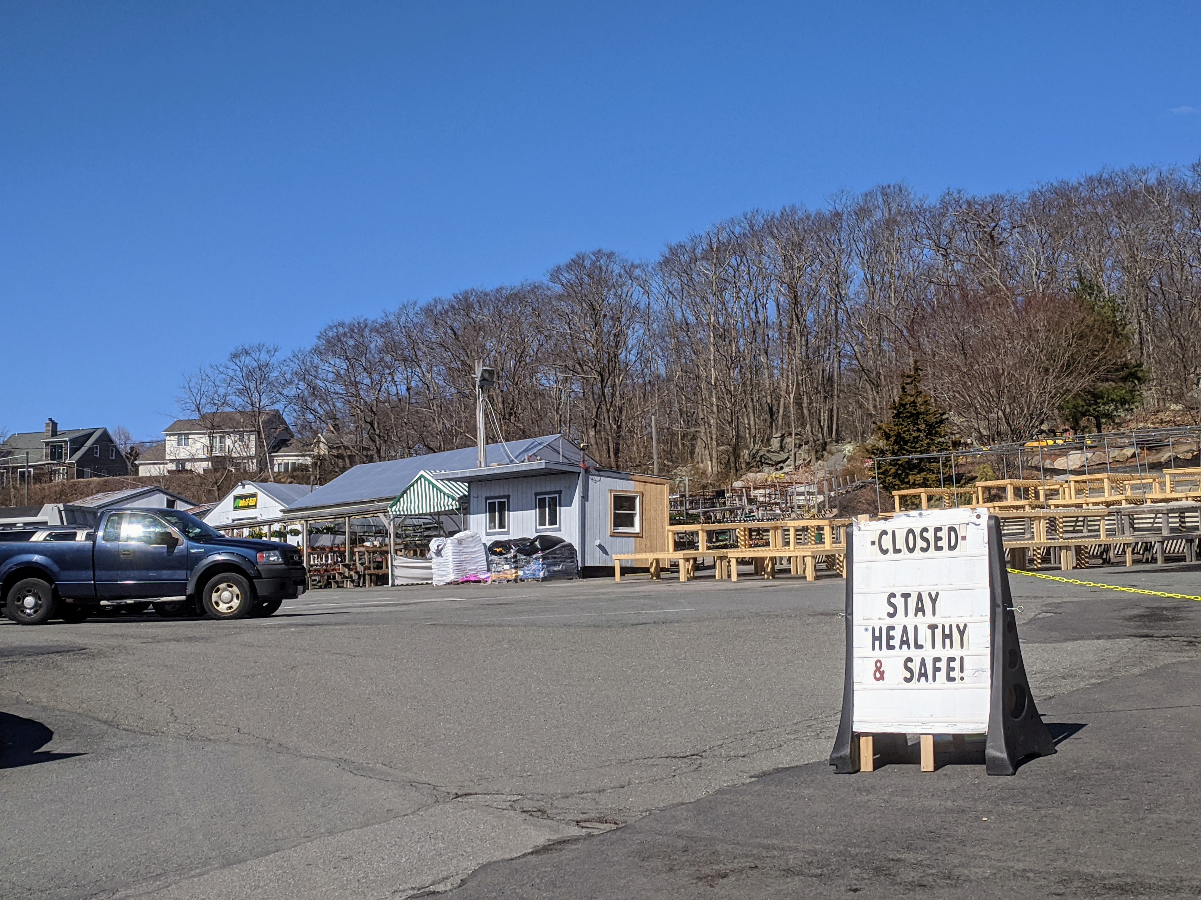 Wolf Hill_covid 19 sign_ closed Stay Healthy &amp; Safe_ Gloucester Mass_ 20200327_©c ryan
