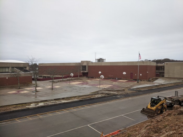 City of Gloucester DPW work on O'Maley courtyard in progress during Covid -19_20200402_ © c ryan (2)