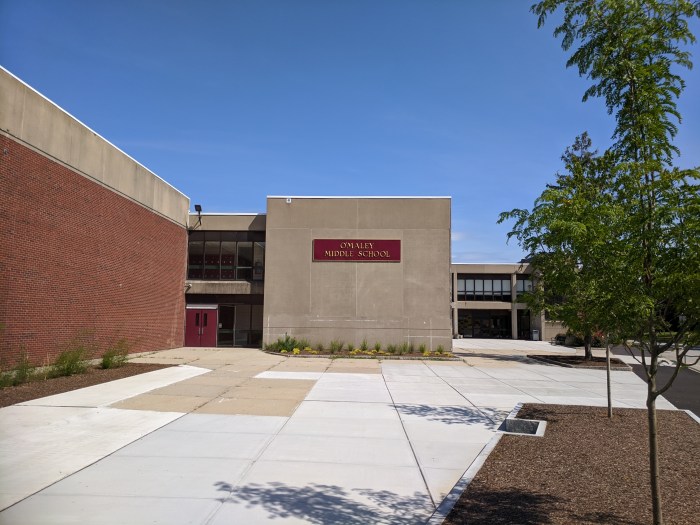 AFTER O'Maley sign repainted_20200727_Gloucester Mass ©c ryan (3)