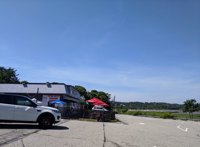 outdoor seating al fresco - dining Salt Water Grill_20200727_Gloucester Mass_summer of Covid-19 ©c ryan