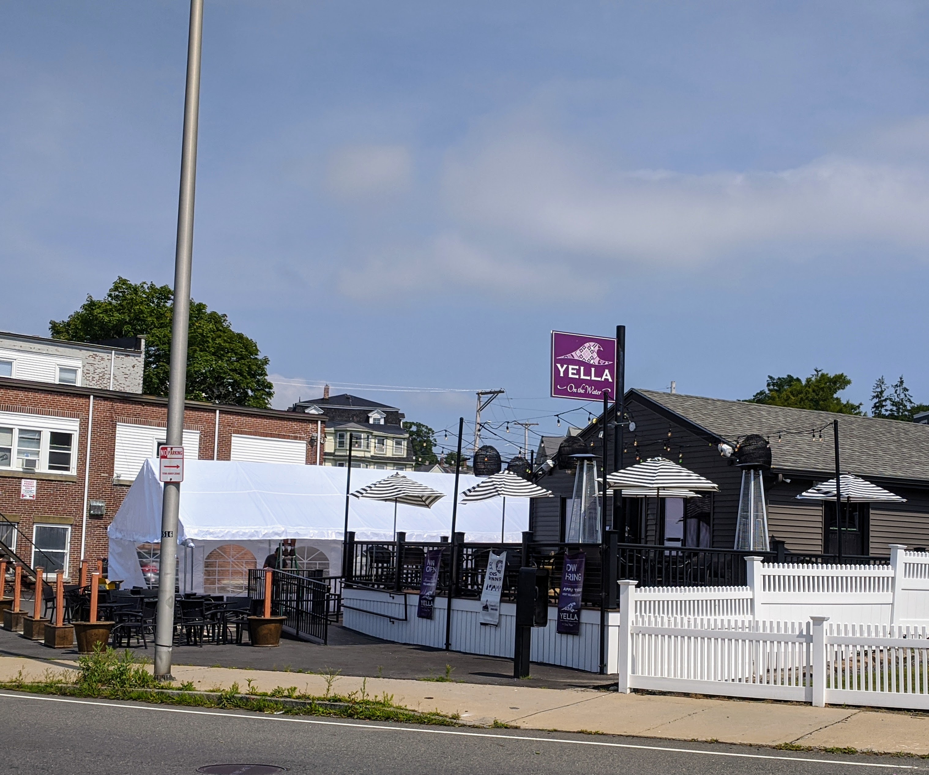 YELLA al fresco dining expands into lot_20200709_Gloucester MA ©c ryan (1)