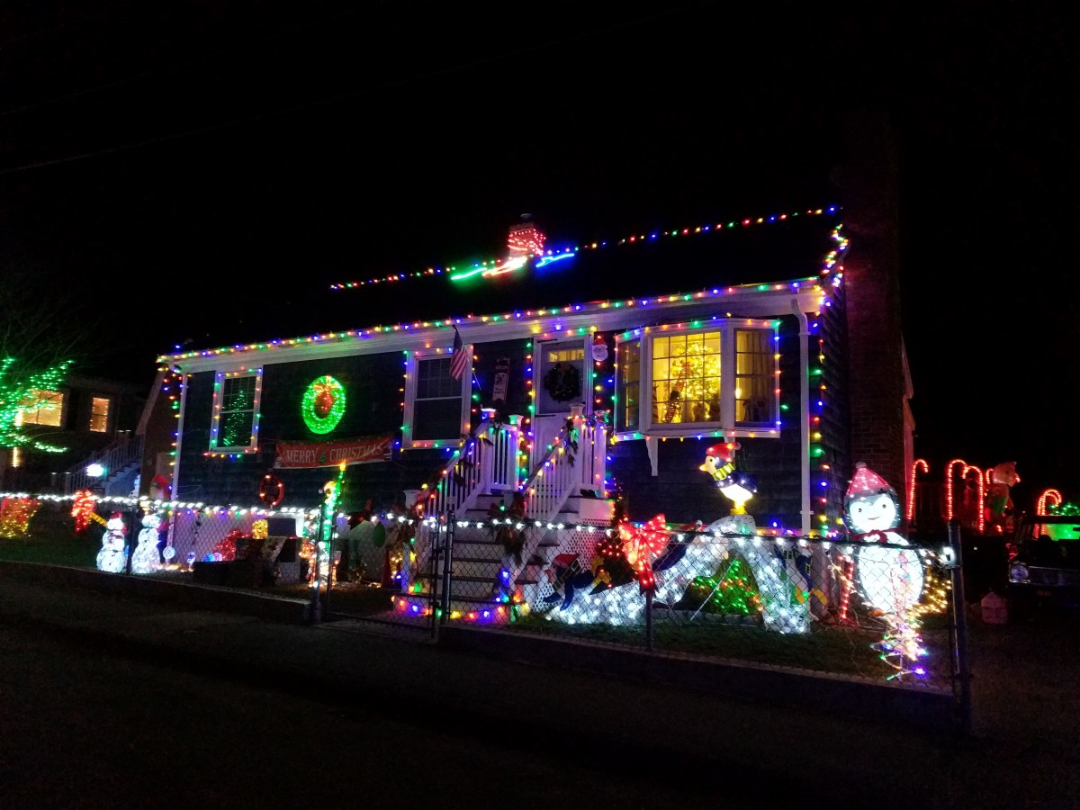 Hark! Holiday Caroling. Jambalaya Horns Band Visiting Marina Drive